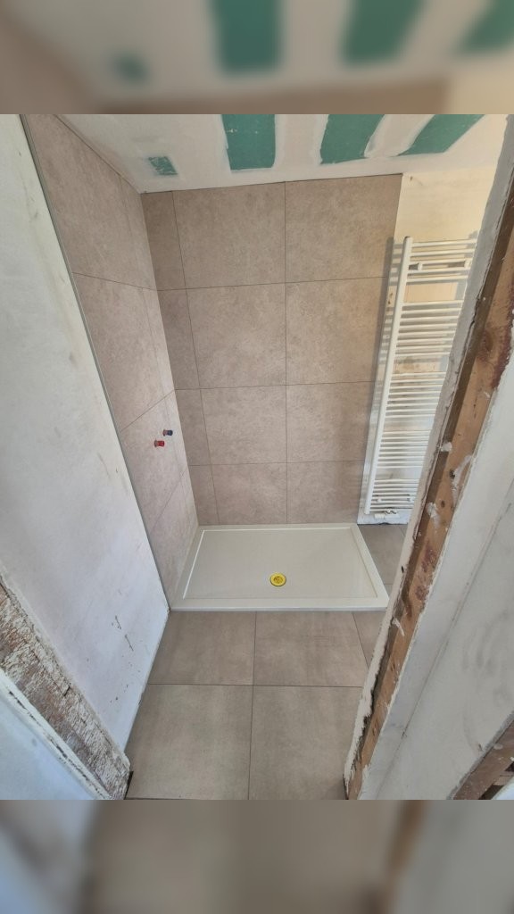 Après - Créations de Carrelage Raffiné pour Espaces Douche Exclusifs